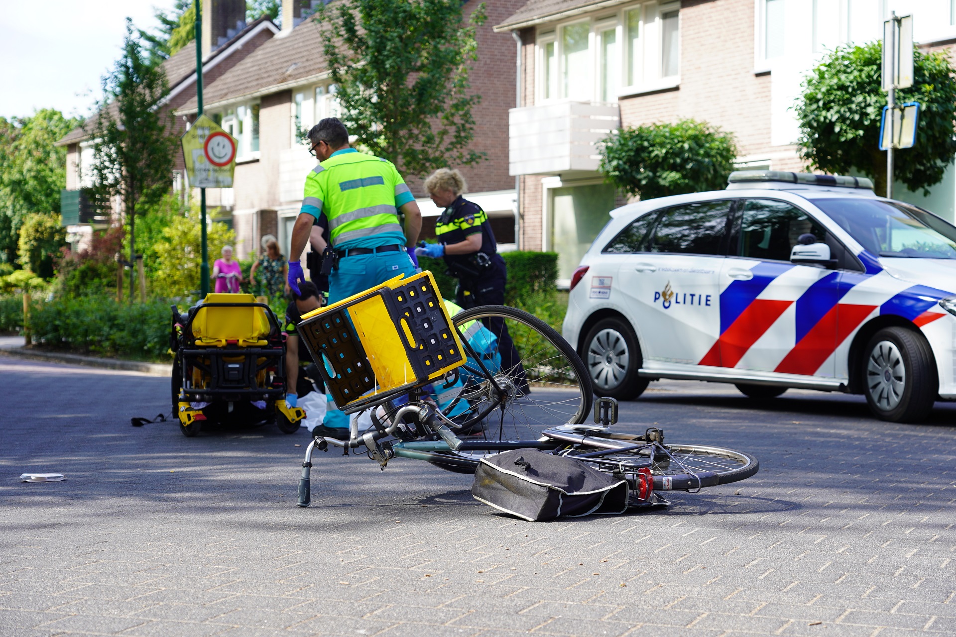 Fiets Volledig In De Kreukels Na Aanrijding Met Auto In Rijen Brabant