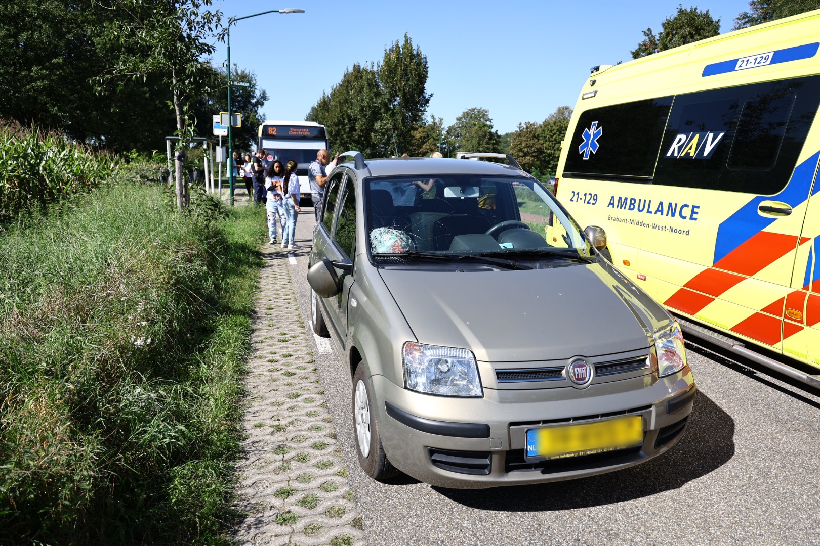 Vrouw Stapt Uit Bus En Wordt Aangereden Door Auto 112Brabant