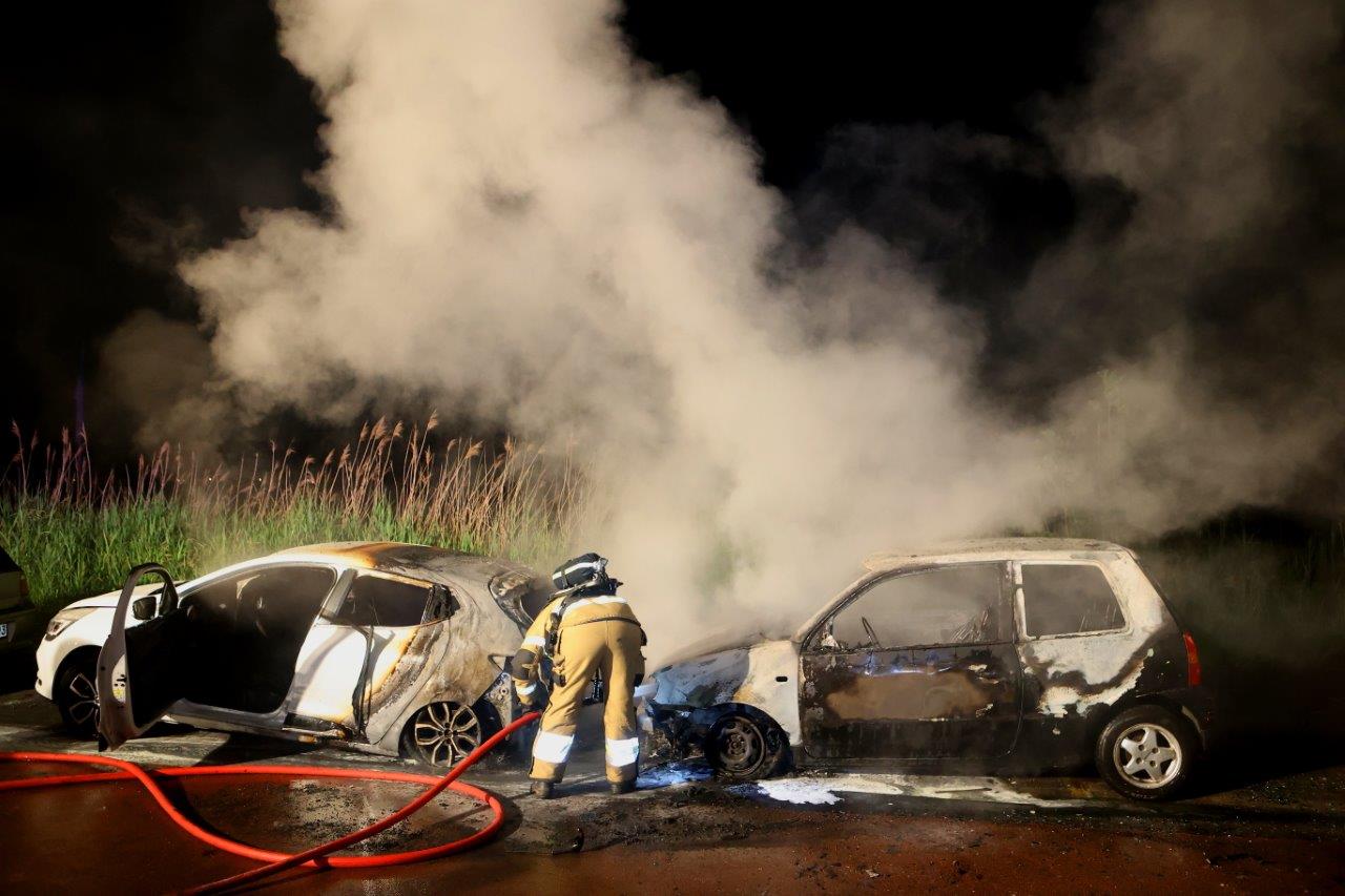 Twee auto’s gaan in vlammen op in Den Bosch