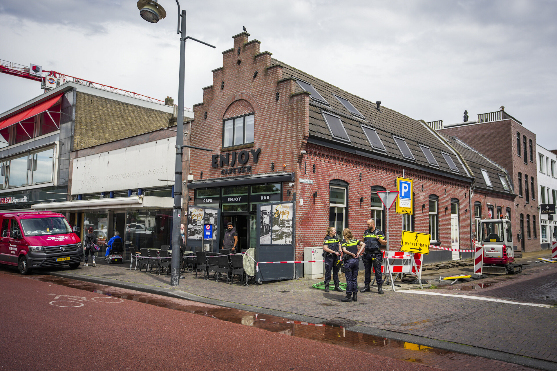 Café in Eindhoven beschoten, politie doet onderzoek
