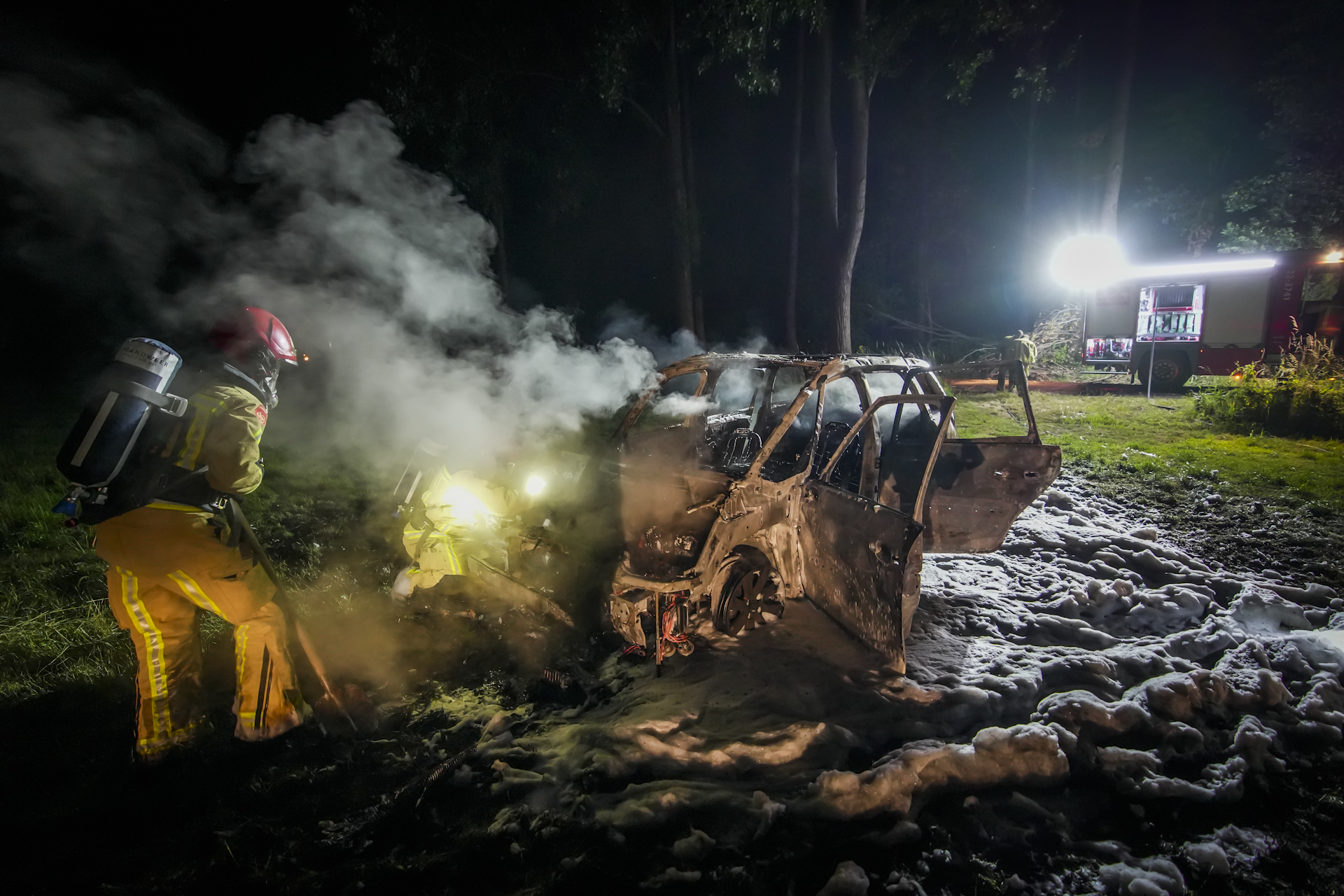 Auto uitgebrand, politie sluit brandstichting niet uit