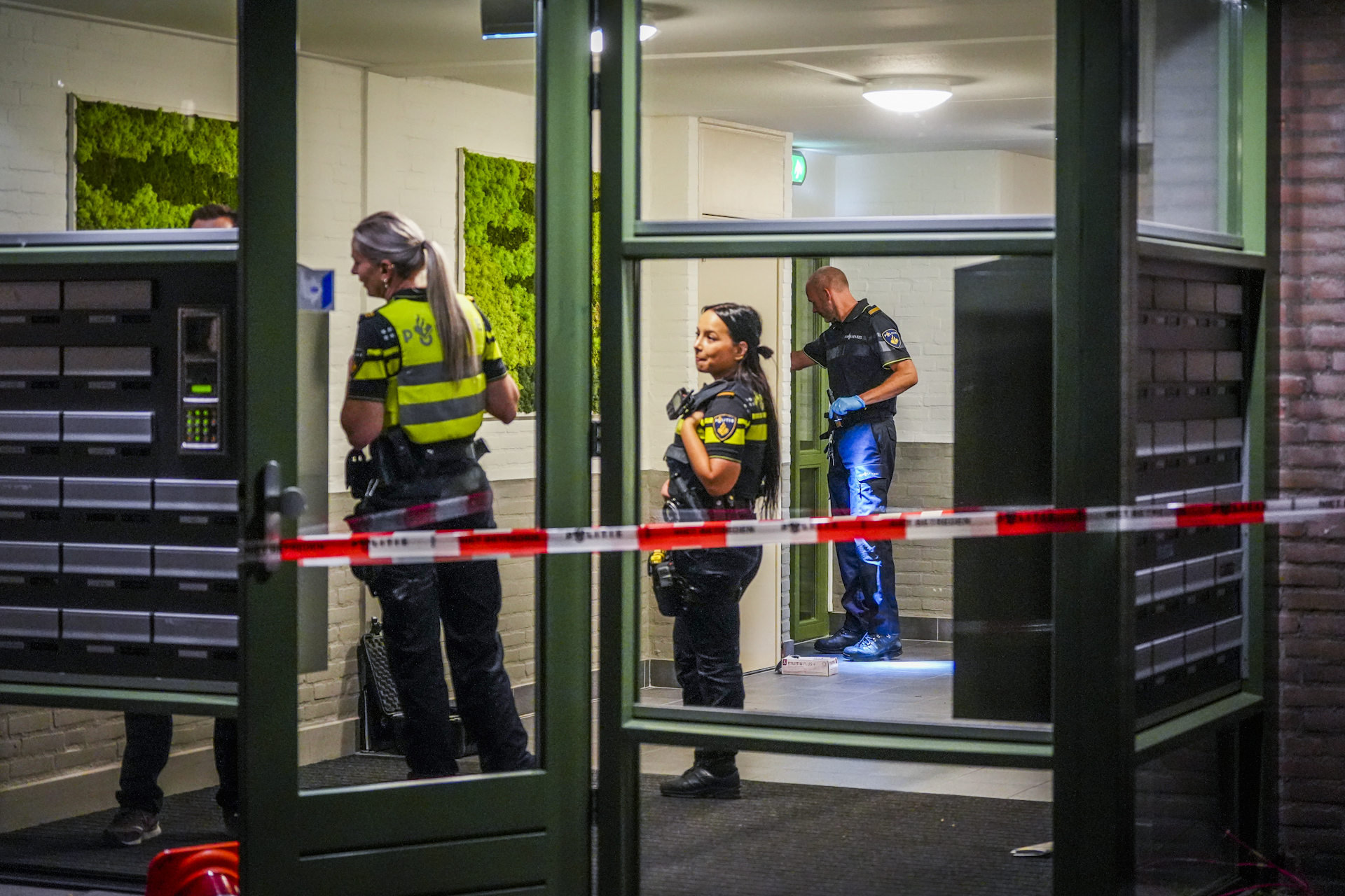 Zwaargewonde man gevonden in Eindhoven, groot onderzoek opgestart