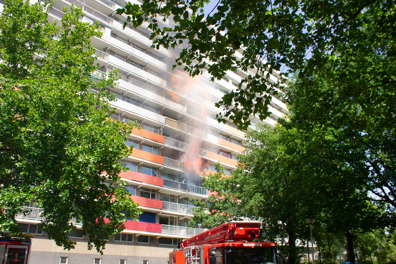 Grote explosie na brand in flat Bergen op Zoom