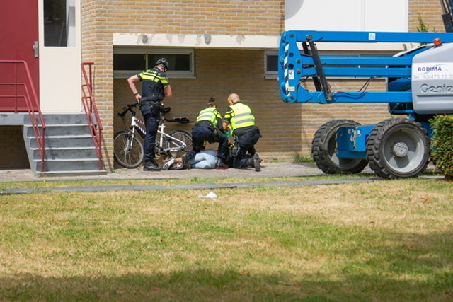 Automobilist laat flinke ravage achter en wordt gearresteerd