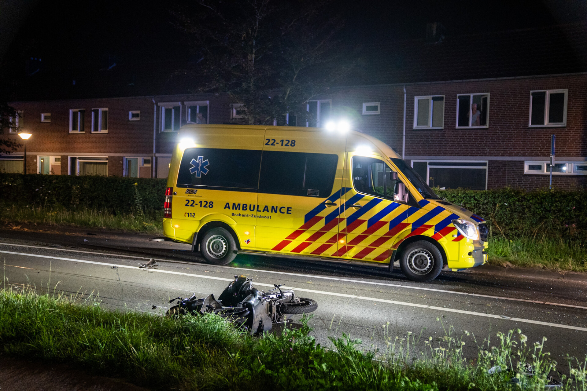 Dode bij zwaar ongeval met scooter in Geldrop: bestuurder auto aangehouden