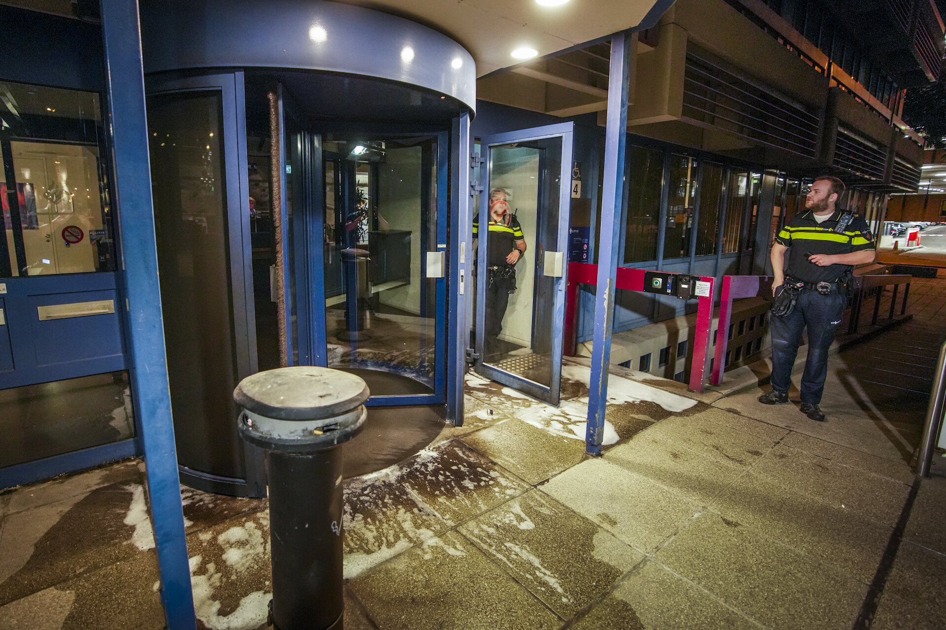 Brandstichting bij hoofdingang politiebureau Eindhoven