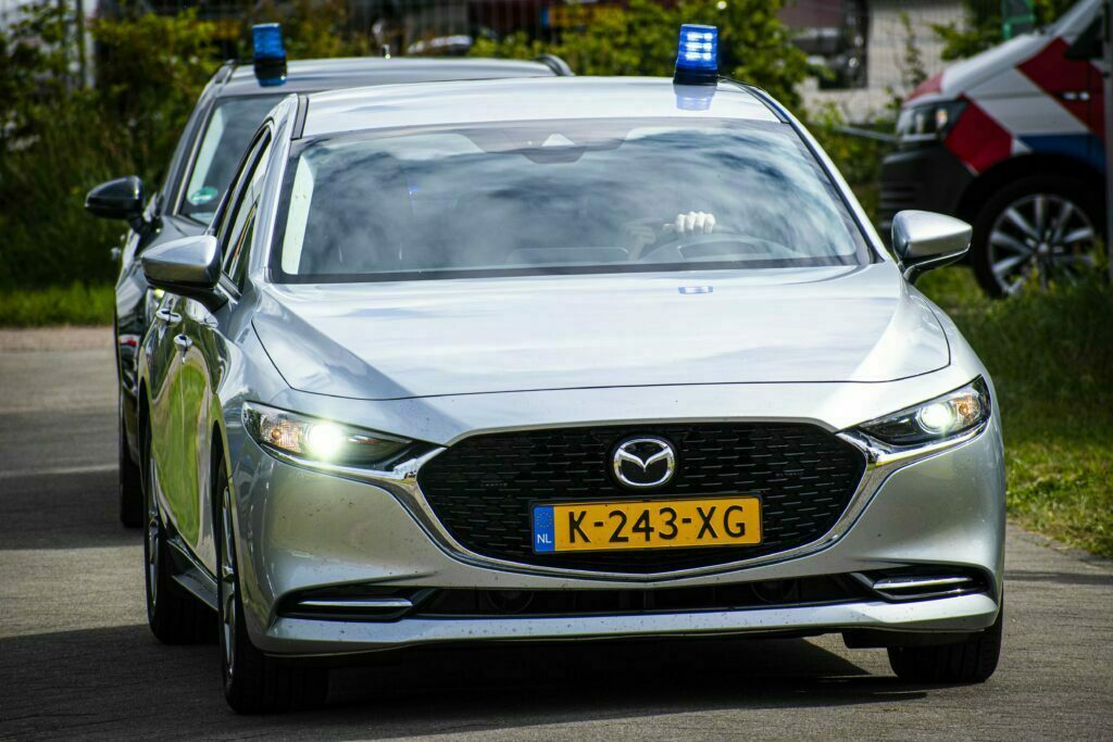Man vlucht zonder helm op gestolen motor en gaat onderuit: hij reed
