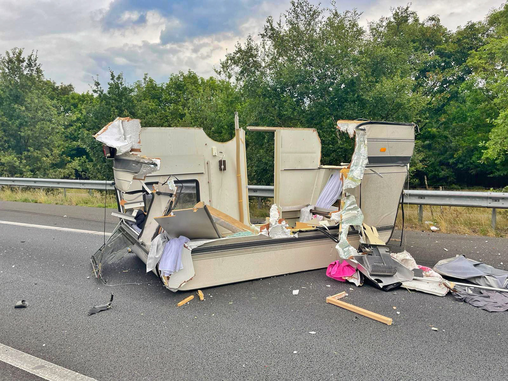 Ravage Op De A2 Na Ongeval Met Caravan - 112Brabant