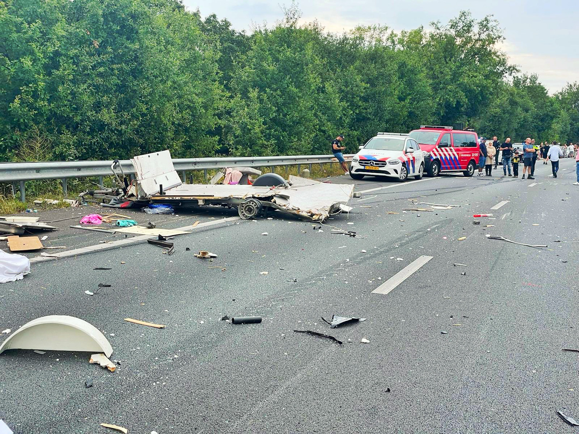 Ravage Op De A2 Na Ongeval Met Caravan