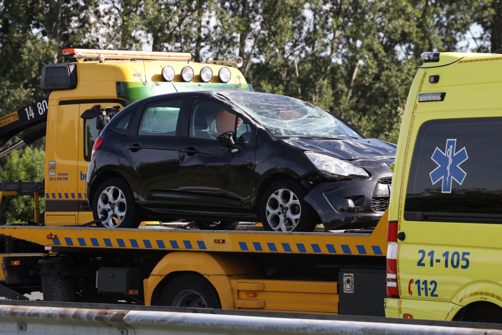 Auto zwaar beschadigd bij ongeval op de A2: ook flinke verkeershinder
