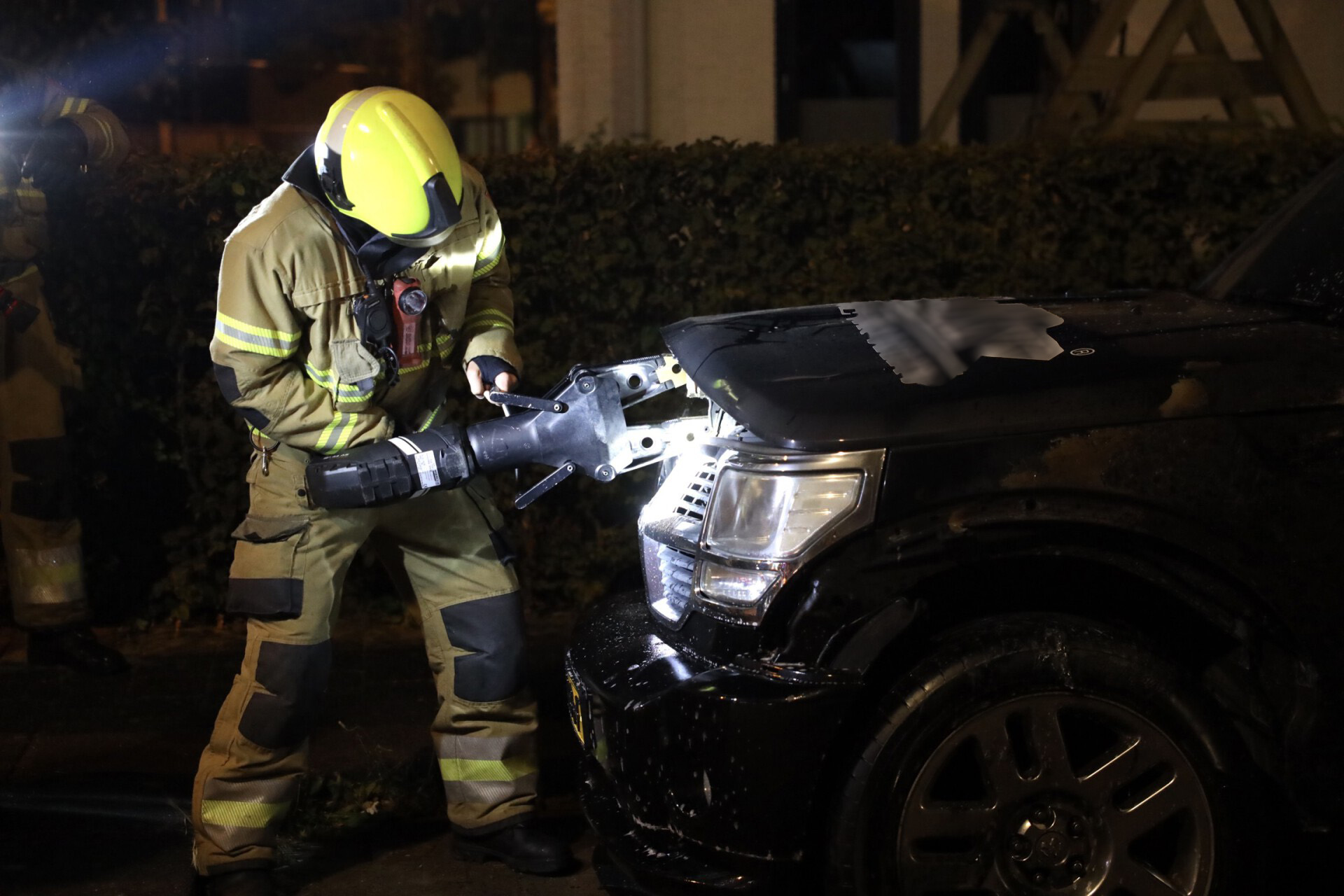 Autobrand geblust door eigenaar in Empel