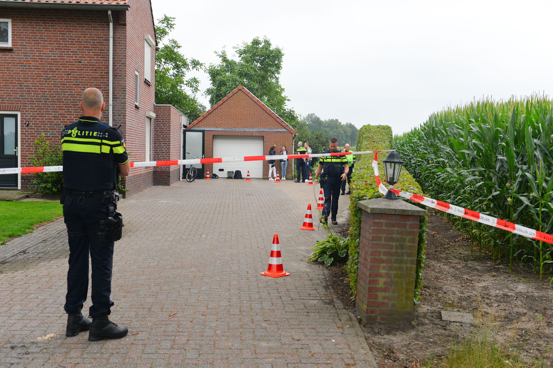Man zwaargewond na vermoedelijke woning overval