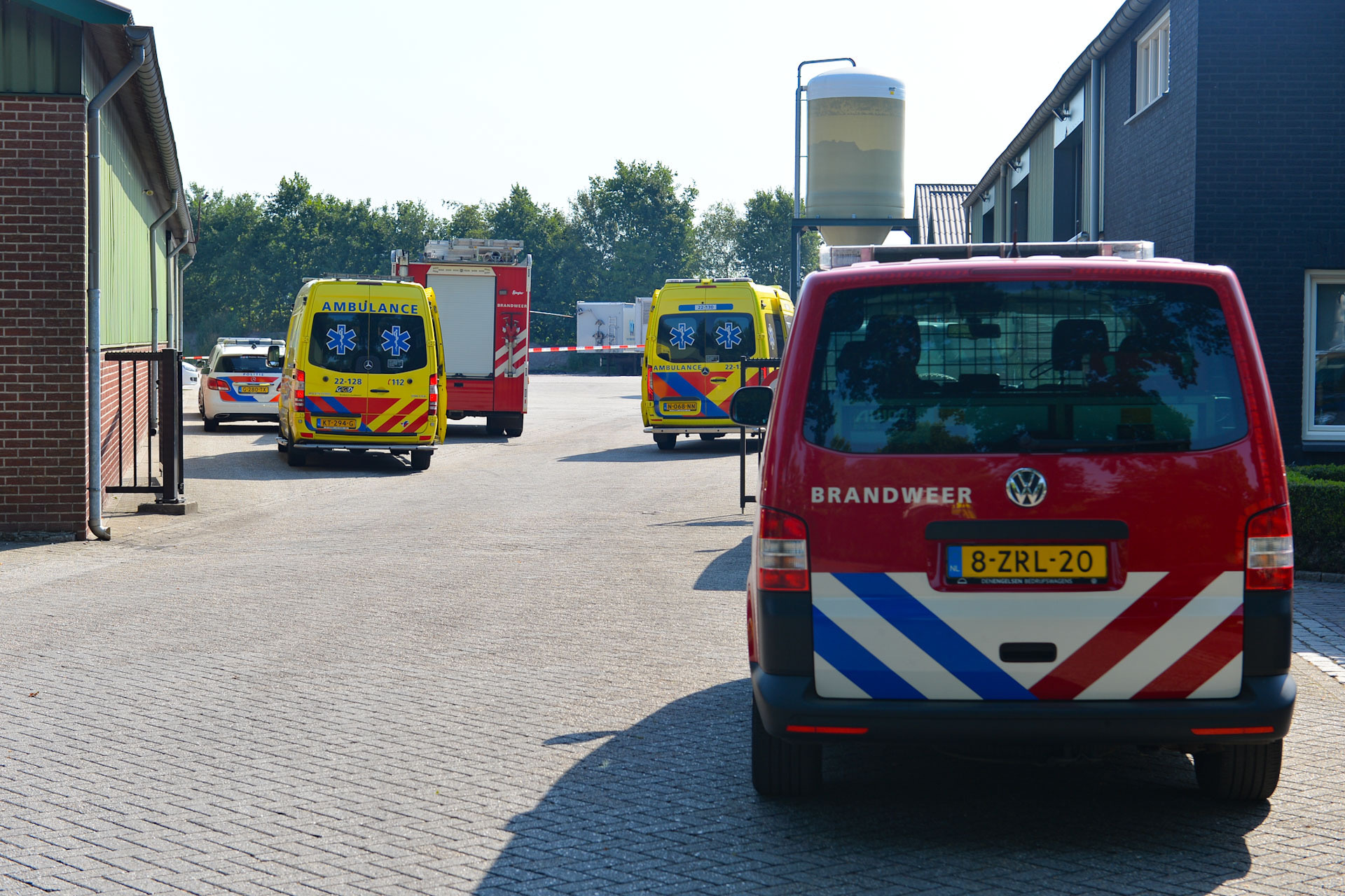 Man zwaargewond nadat tractorband ontploft