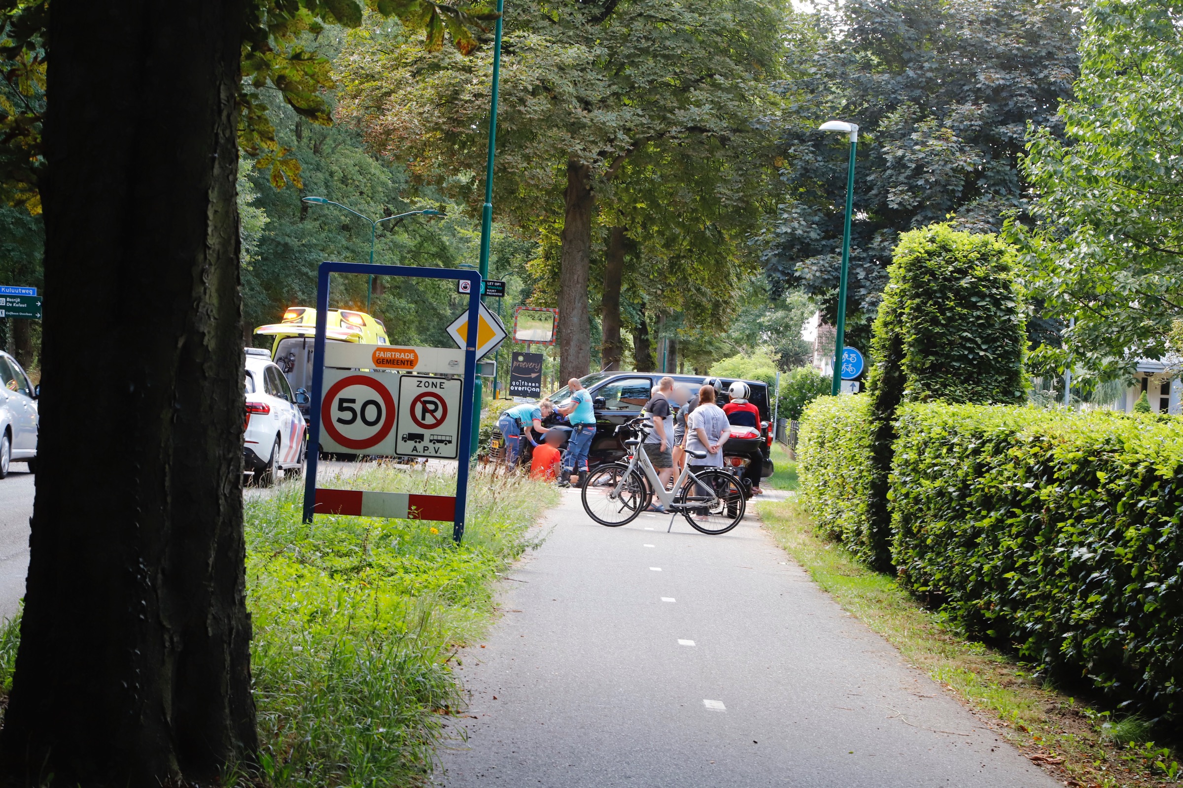 Wielrenner raakt gewond bij ongeluk met bestelbusje