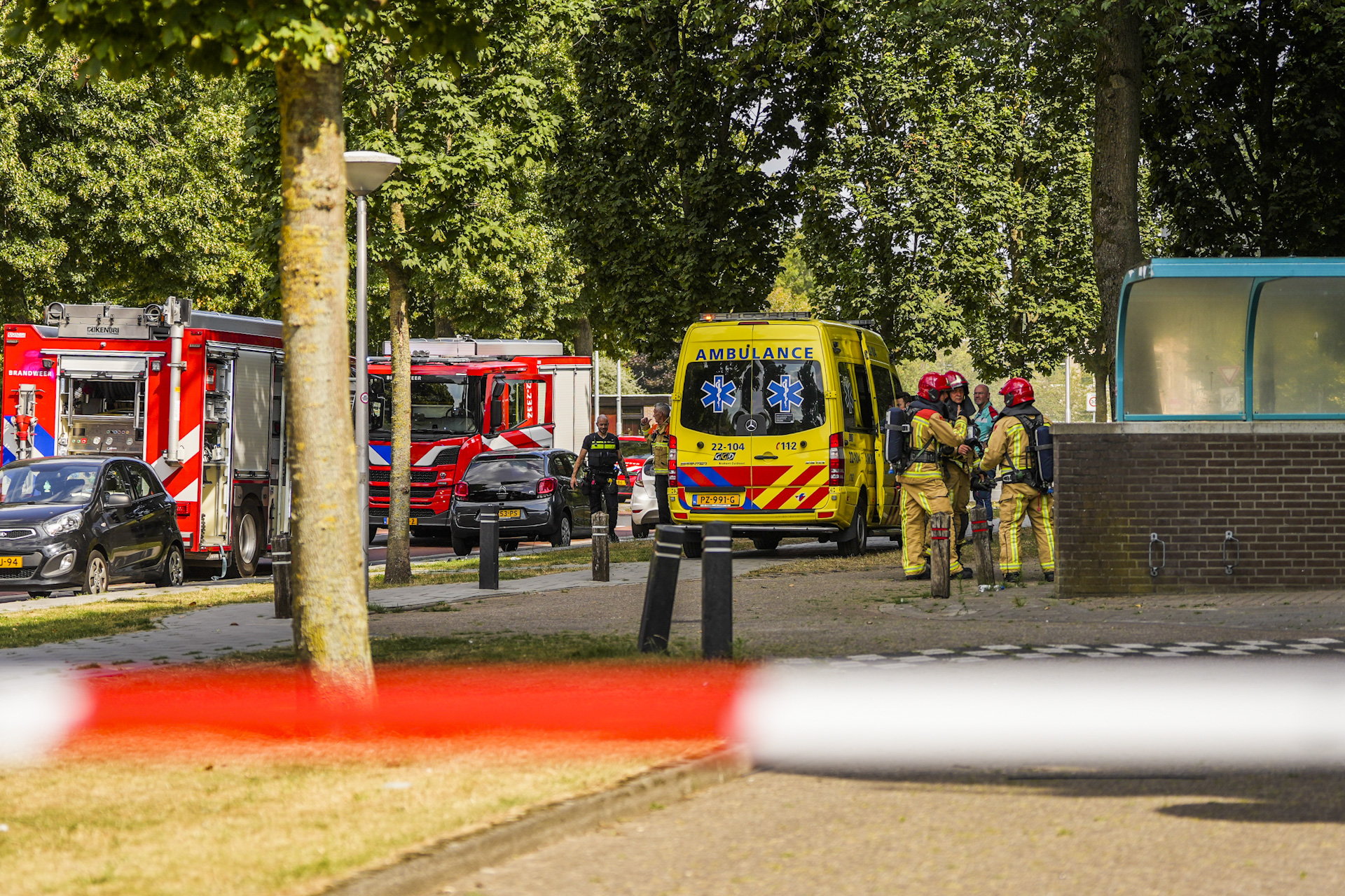 Man Voor Grootdeel Verbrand, Agenten Raken Gewond Bij Reddingsactie ...