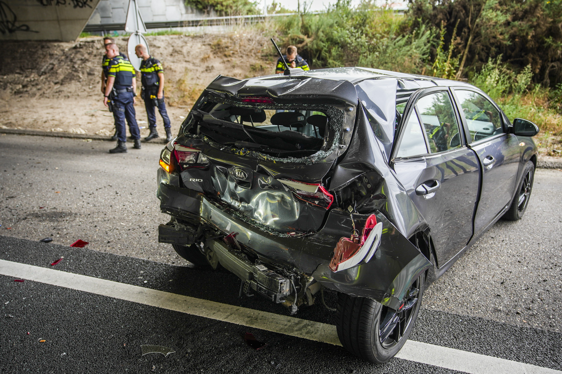 Vrachtwagen botst achter op personenwagen