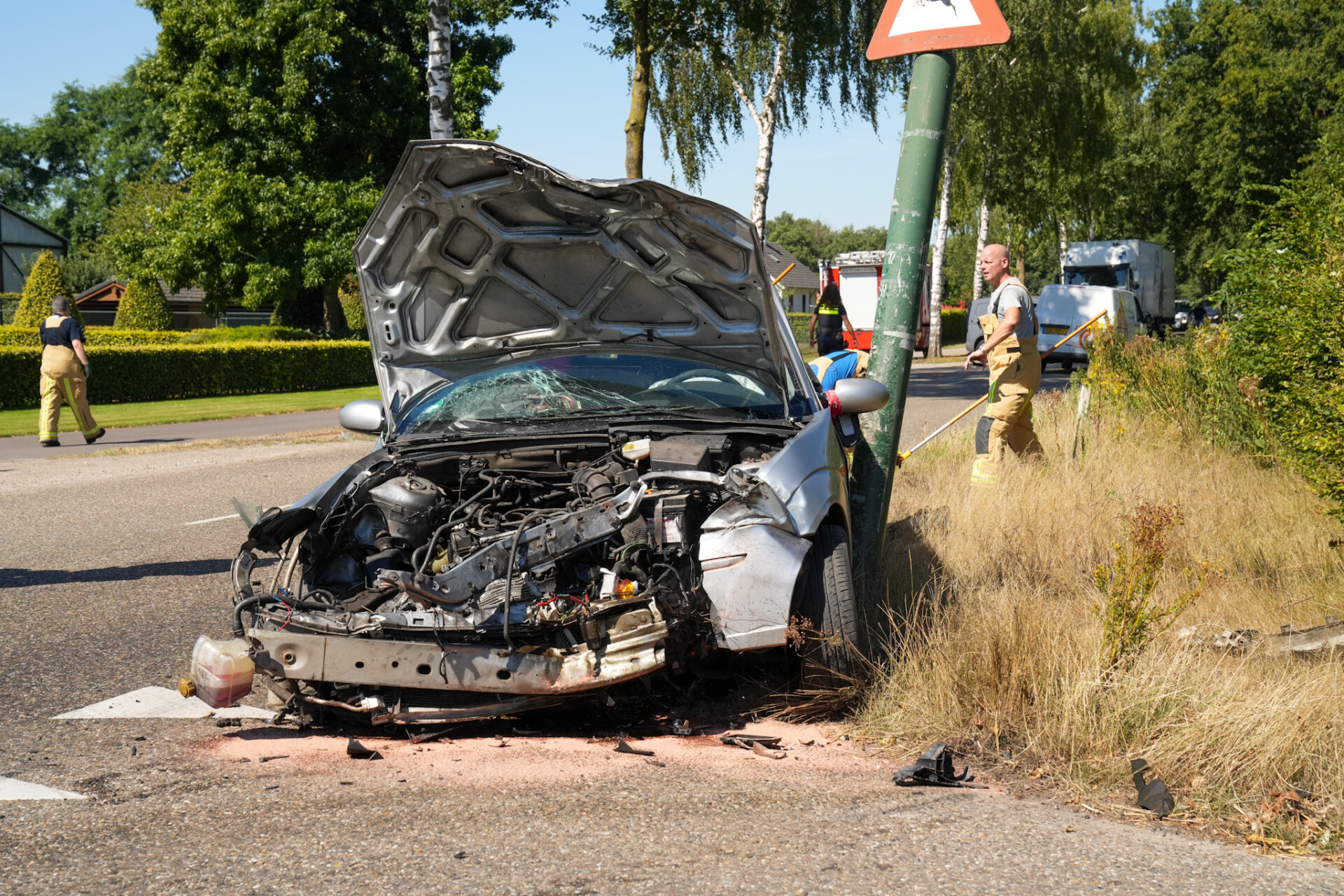 Ongeval tussen auto en busje in Bakel