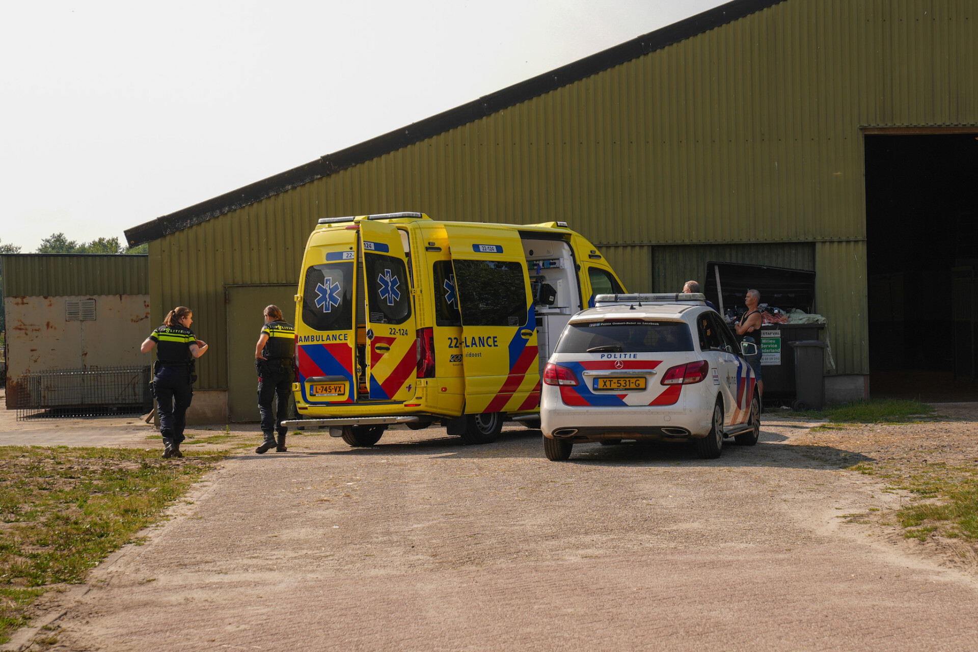 Jongen raakt gewond tijdens crossen in een weiland
