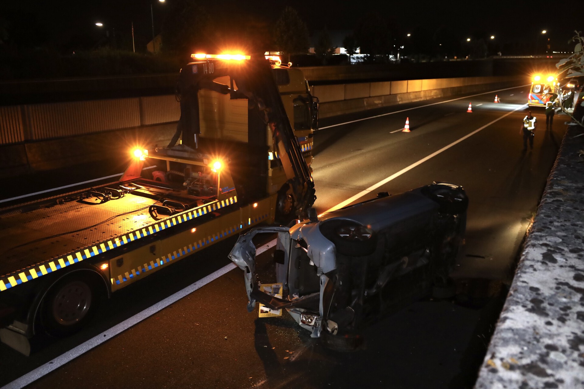 Auto belandt op de zijkant na ongeval