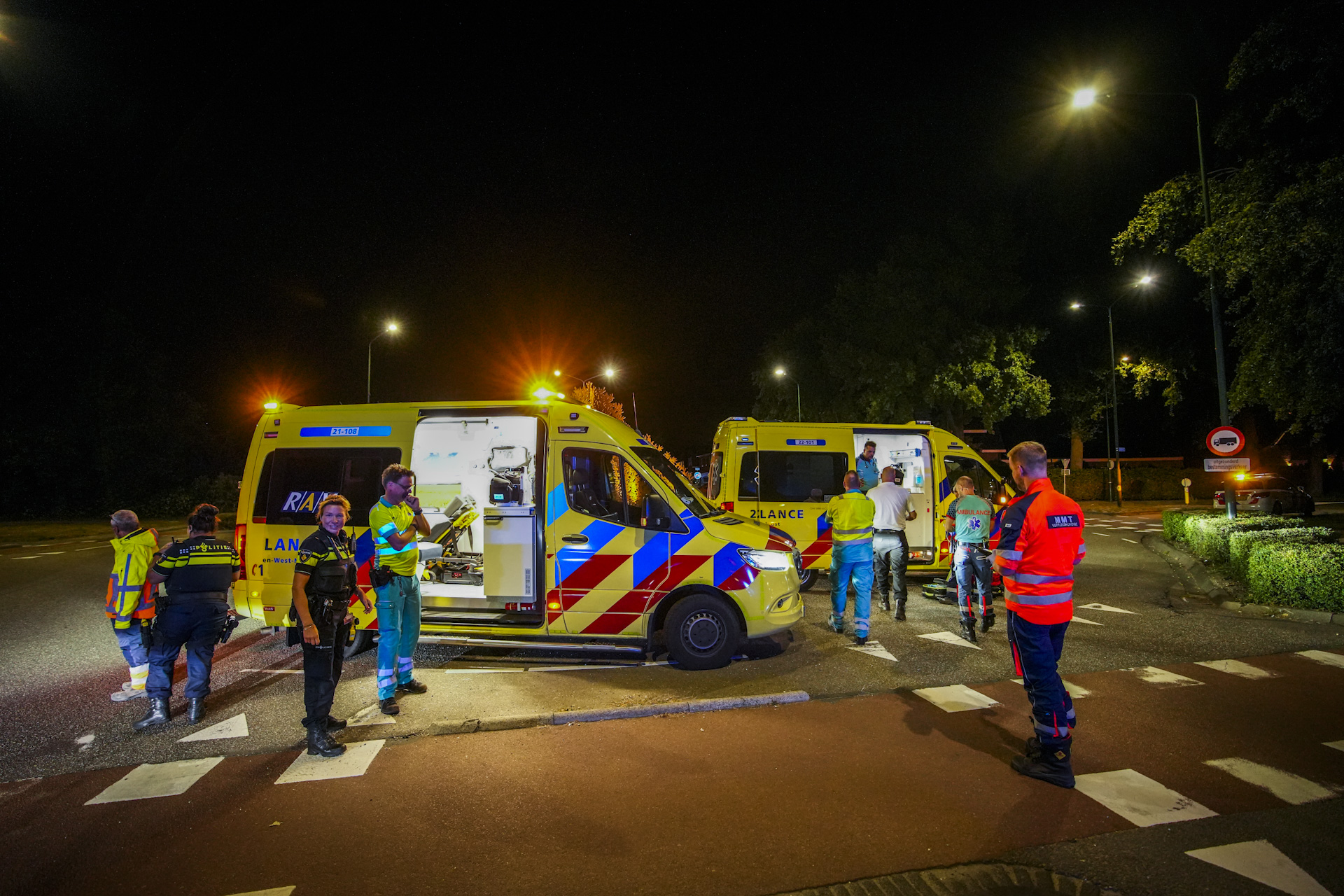 Zwaargewonde man gevonden op rotonde