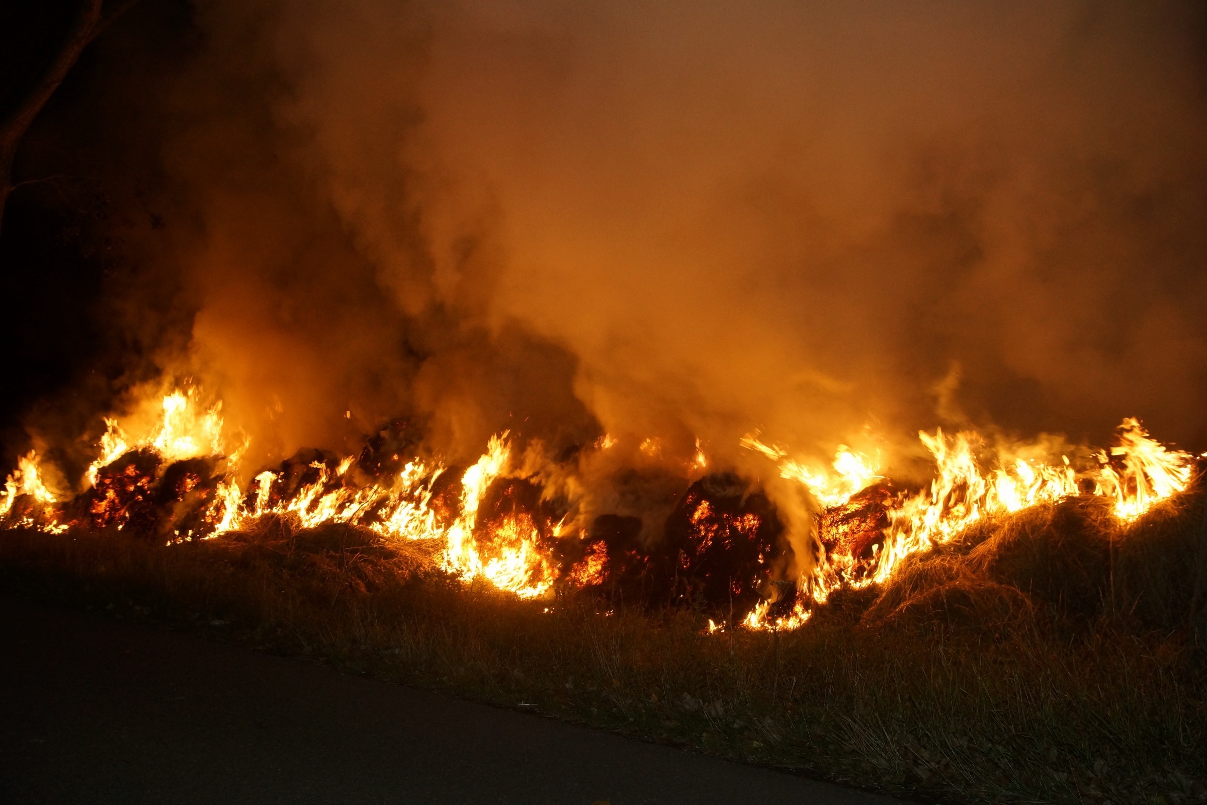 Brandweer blust flinke buitenbrand in Sprang Capelle