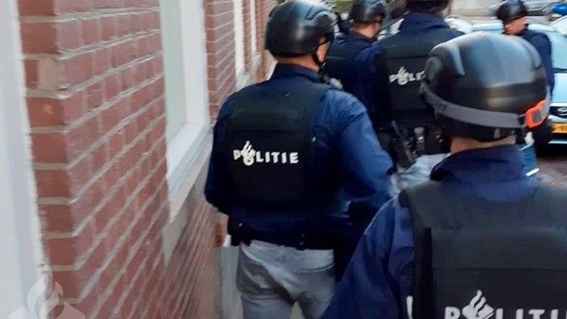 Man pleegt vernieling en dreigt flat in brand te steken