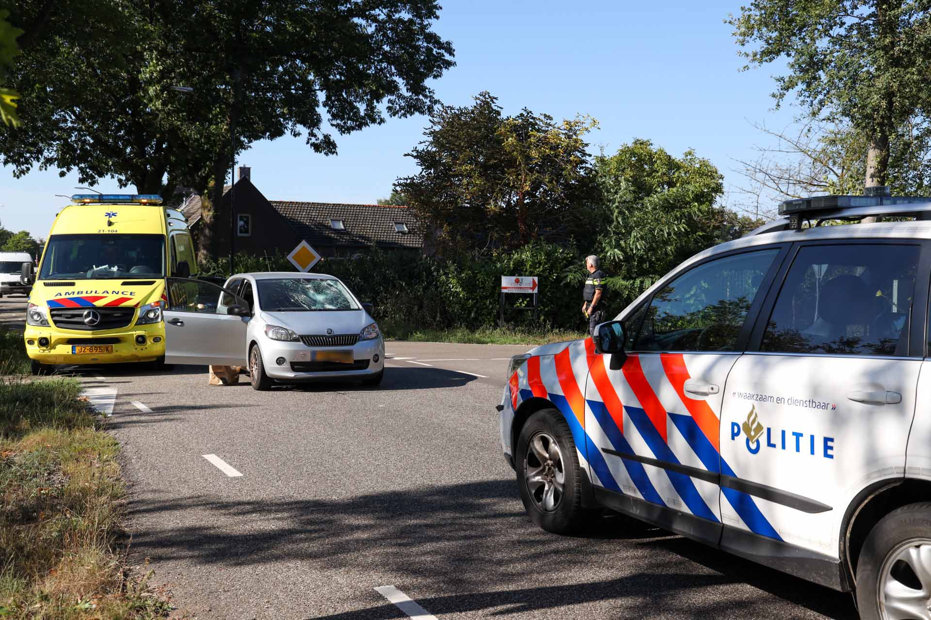 Fietser en automobilist komen in botsing in Sint-Michielsgestel