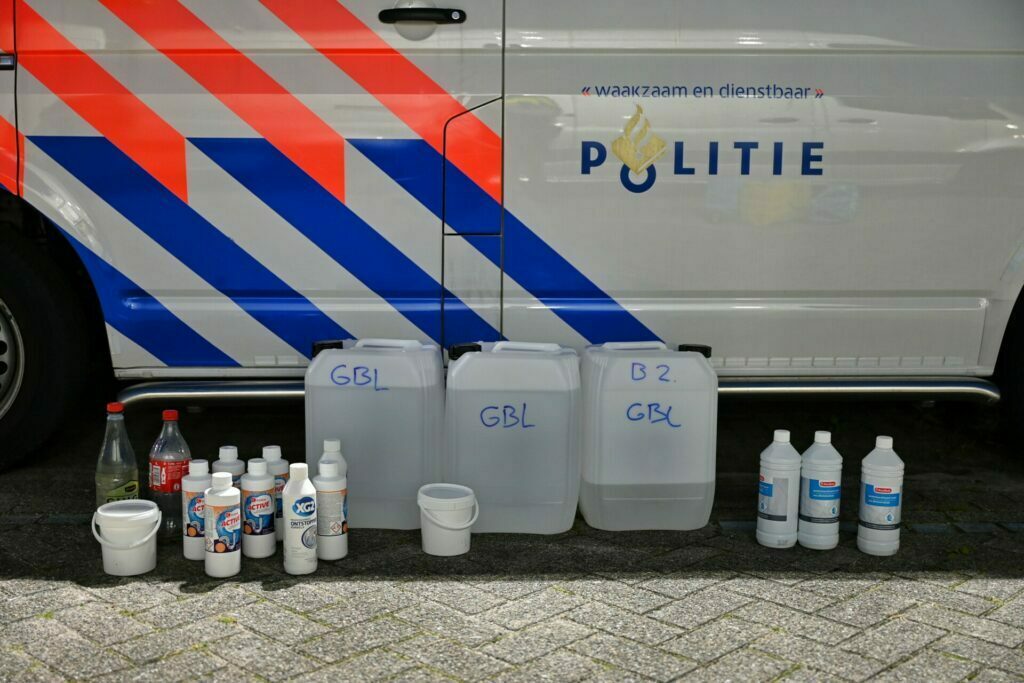 Grondstoffen voor GHB aangetroffen in opslagbox - 112Brabant