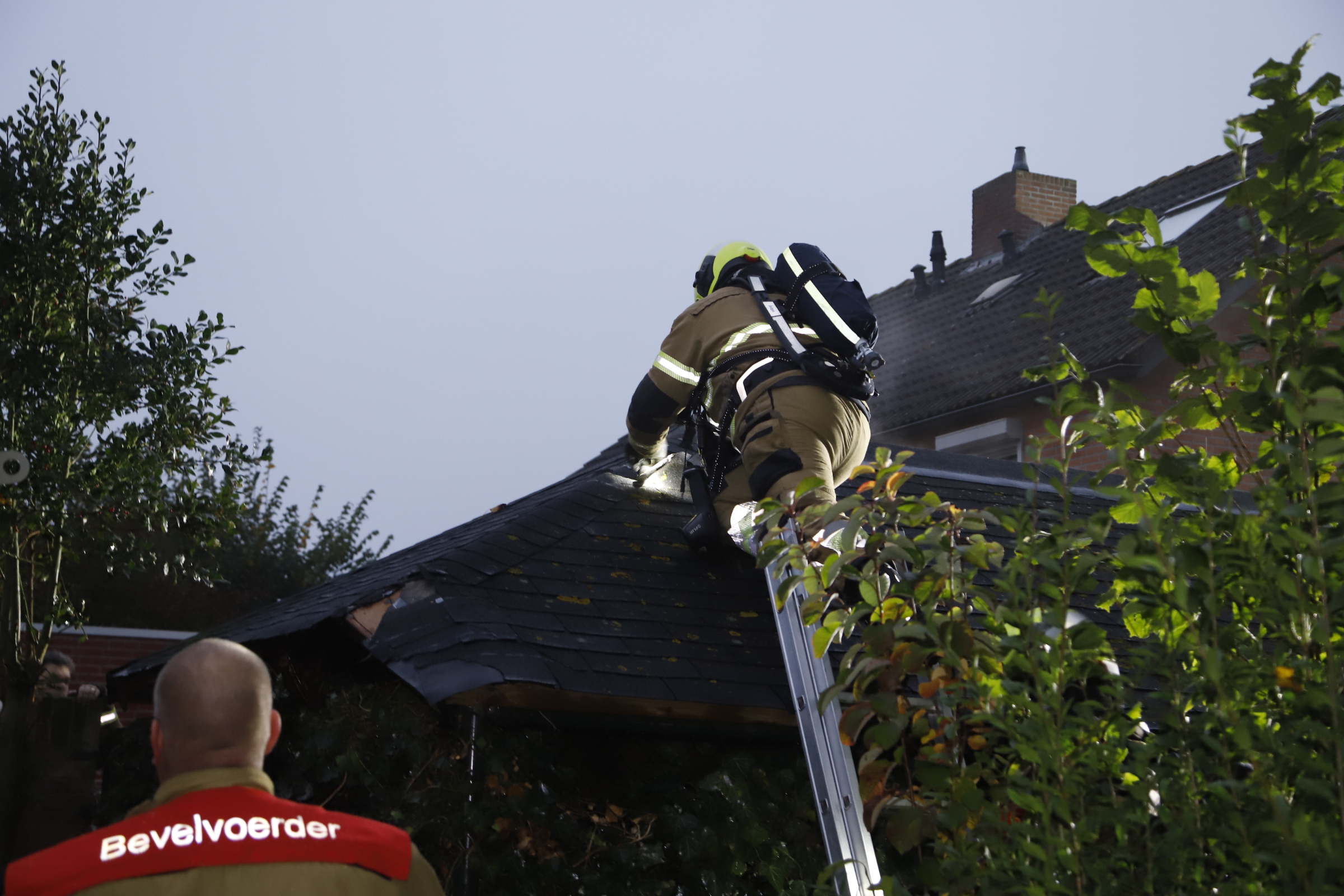 Tuinhuis loopt schade op na brand in Boxmeer