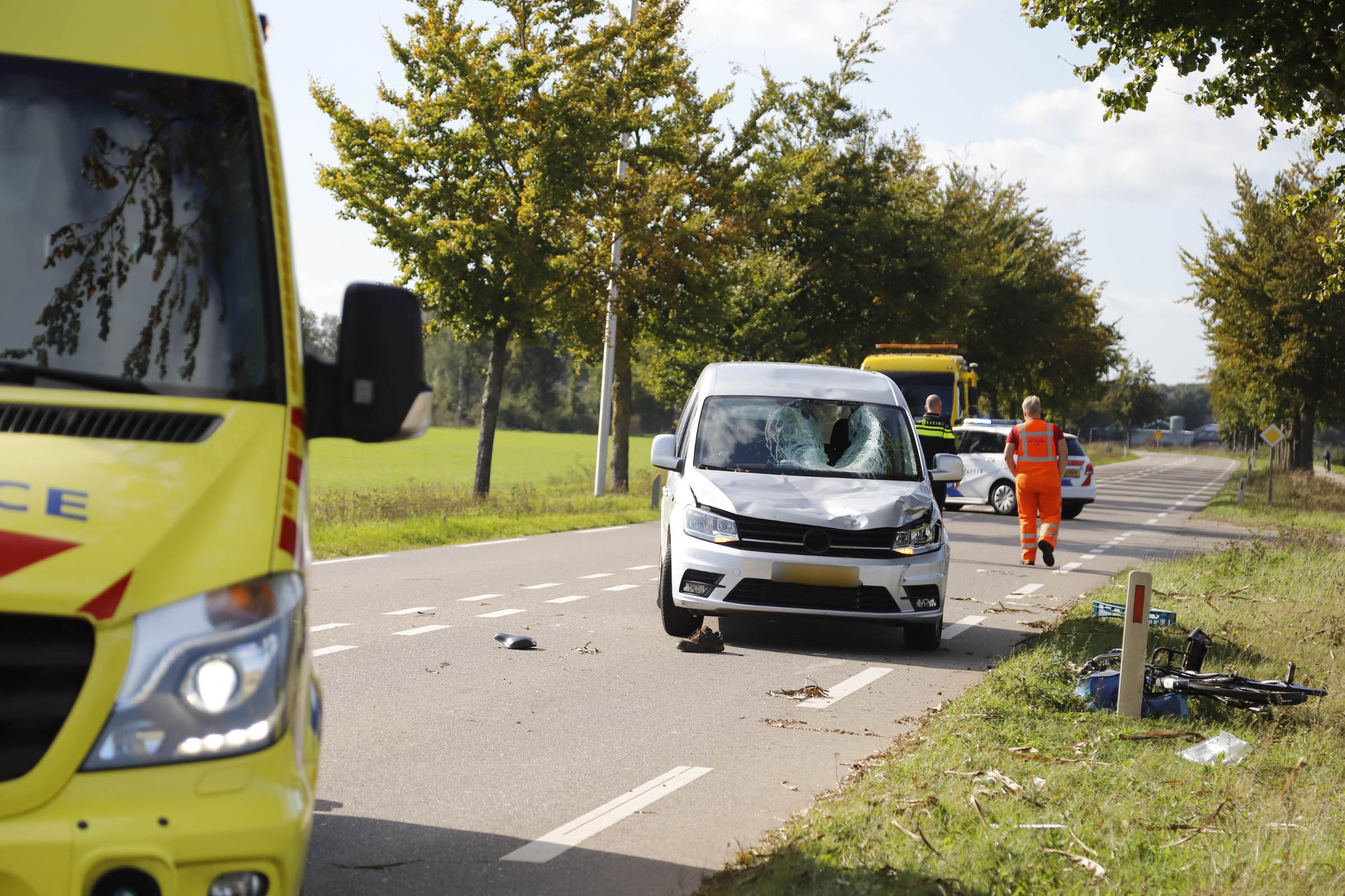 Fietser Zwaargewond Bij Aanrijding: Gat In Raam Van Bestelauto - 112Brabant