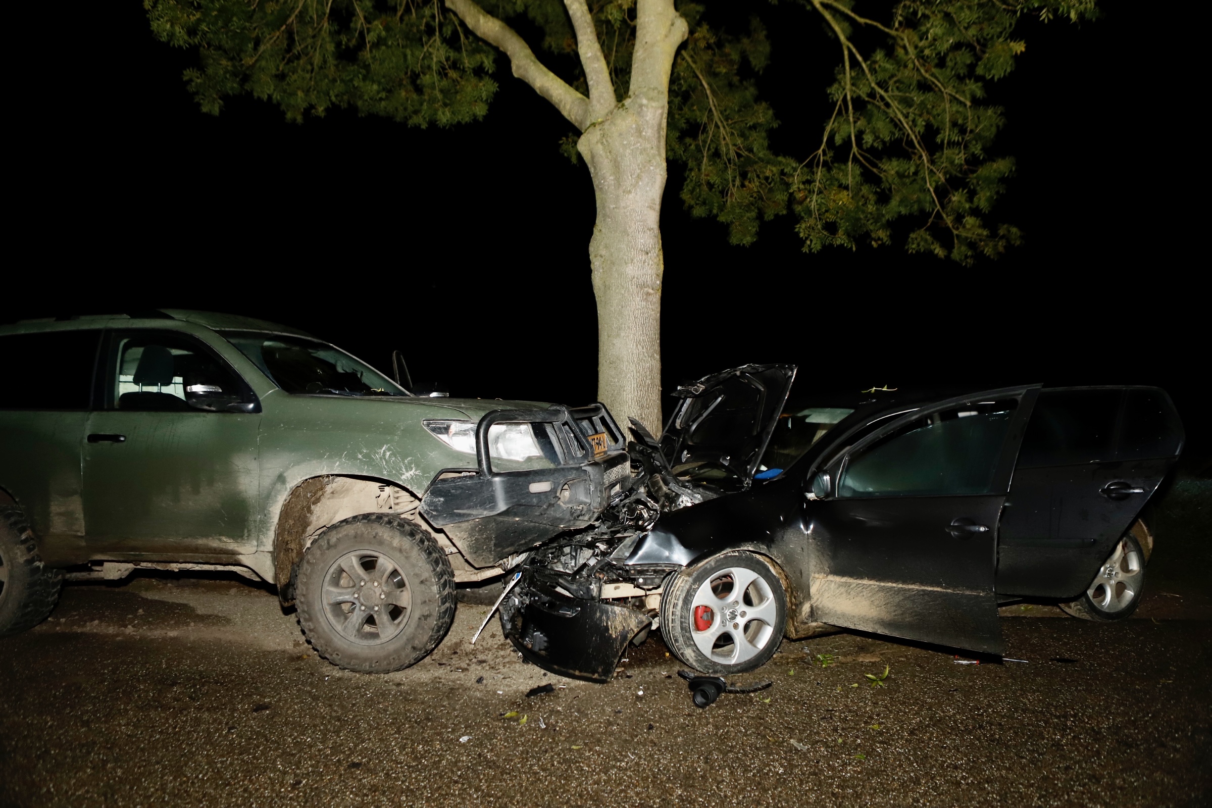 Stropers botsen op dienstvoertuig van politie, twee aanhoudingen