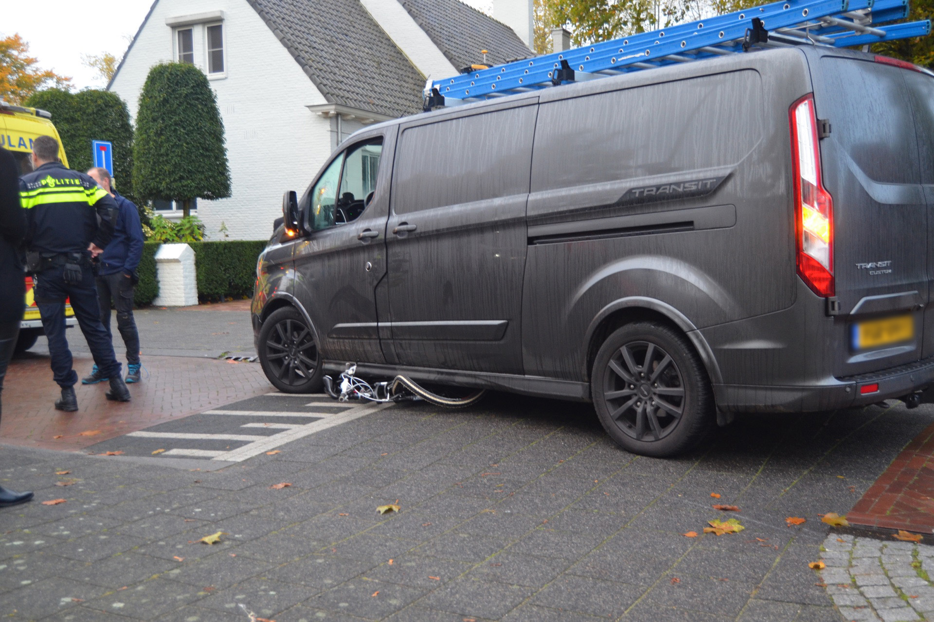 Fietser gewond na aanrijding met bestelbus op de Molenpad in Boxtel