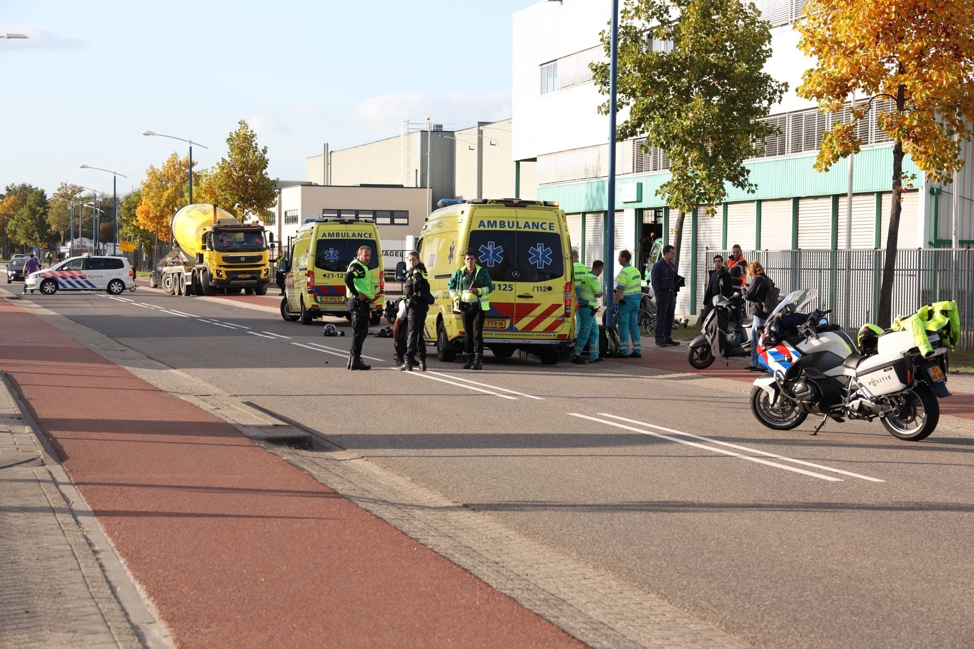 Fietser en motorrijder beide ernstig gewond bij botsing