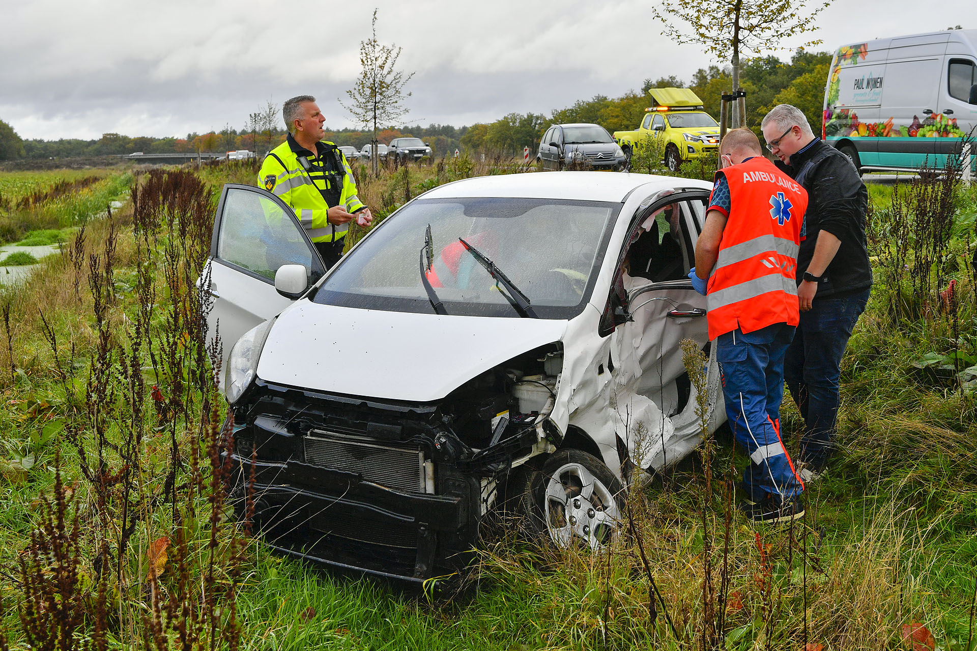 Jonge vrouw gewond bij frontaal ongeluk