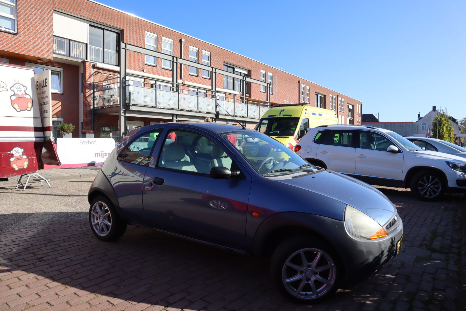Auto in achteruit verlaat parkeerplek oudere vrouw aangereden 112Brabant