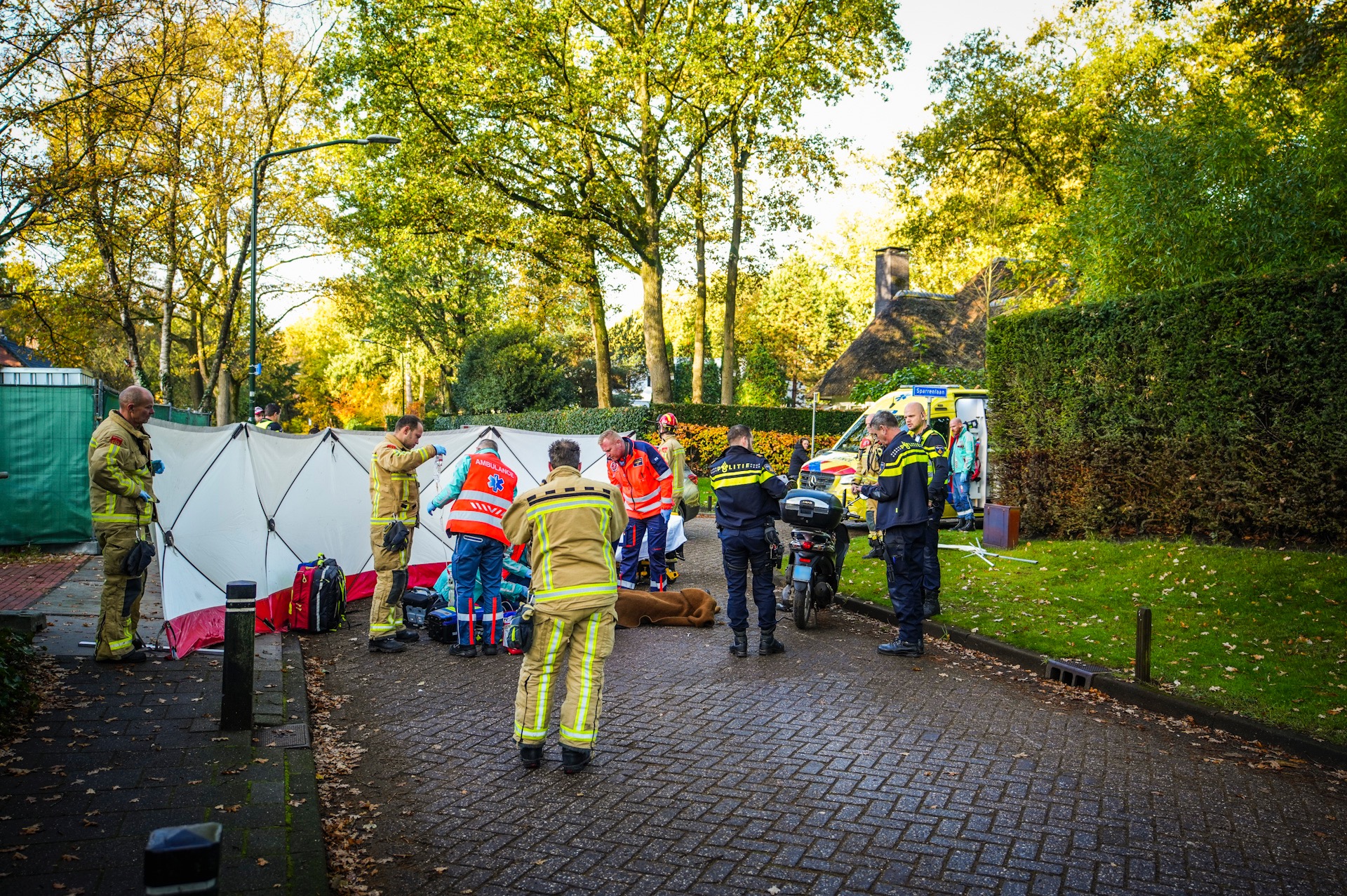 Scooterrijdster gereanimeerd na ernstige aanrijding met auto