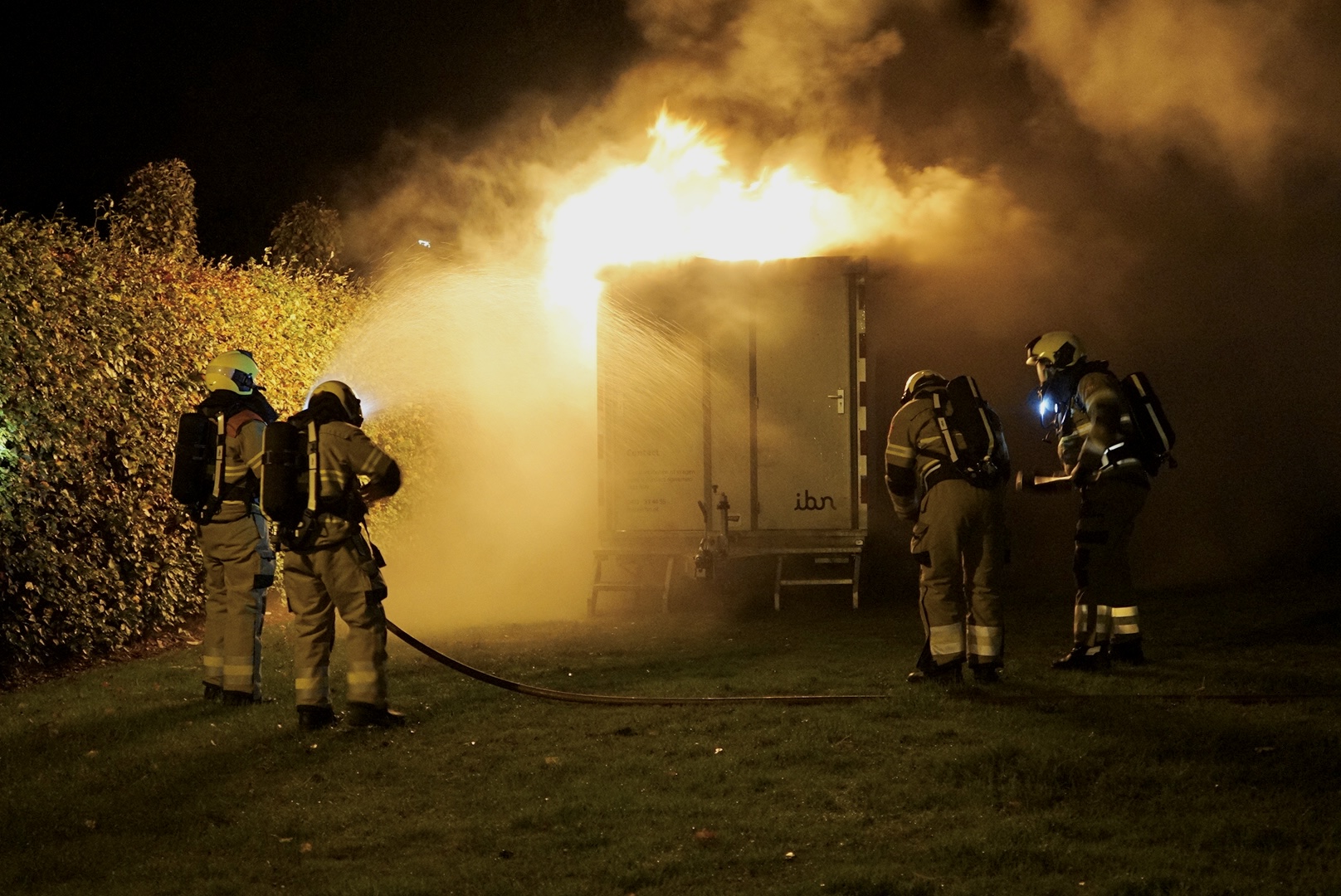 Schaftkeet vliegt twee keer in brand en is verwoest