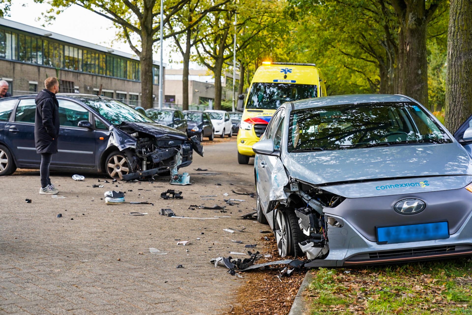 Botsing+tussen+twee+auto%E2%80%99s+zorgt+voor+veel+schade+in+Vlijmen+%26%23124%3B+Brabant