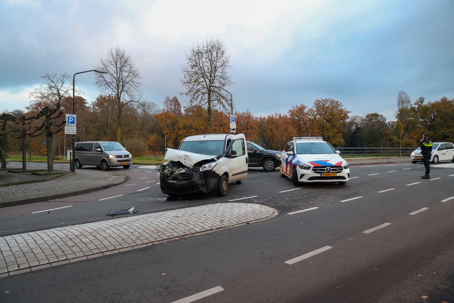 Vrouw Gewond Na Botsing Met Een Aanhangwagen - 112Brabant