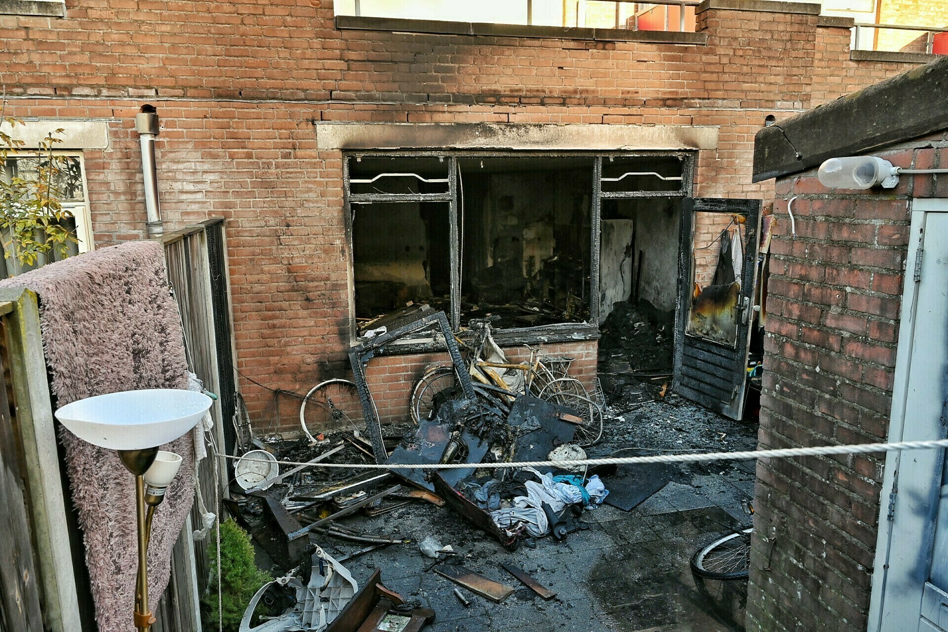 Schade aanzienlijk groot bij woningbrand in Tilburg