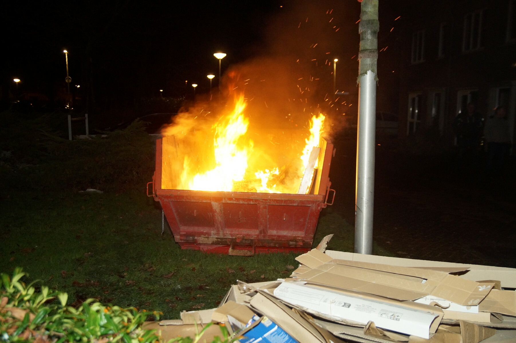 Bouwcontainer gaat in vlammen op
