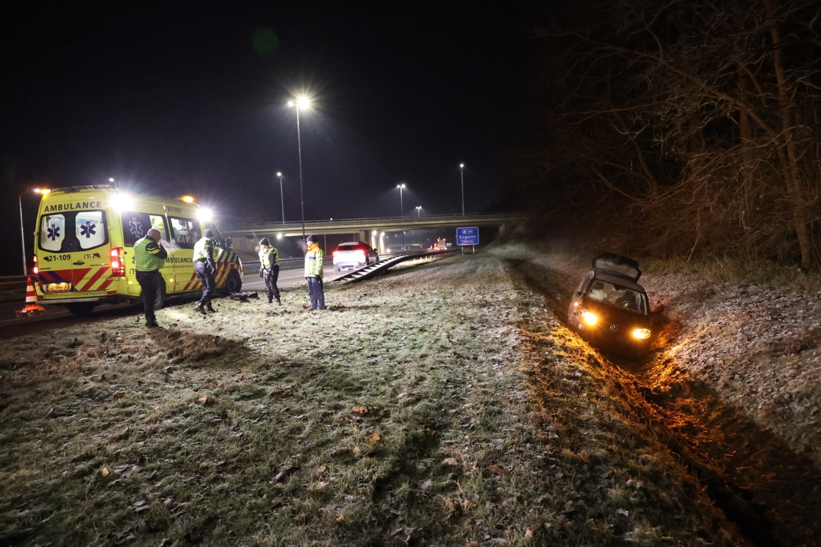 Auto Raakt Van De Weg Op Snelweg En Belandt In Droge Sloot - 112Brabant