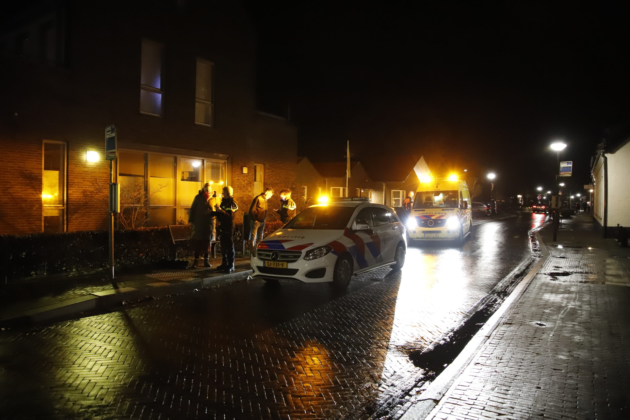 Automobilist rijdt man aan en gaat er vandoor