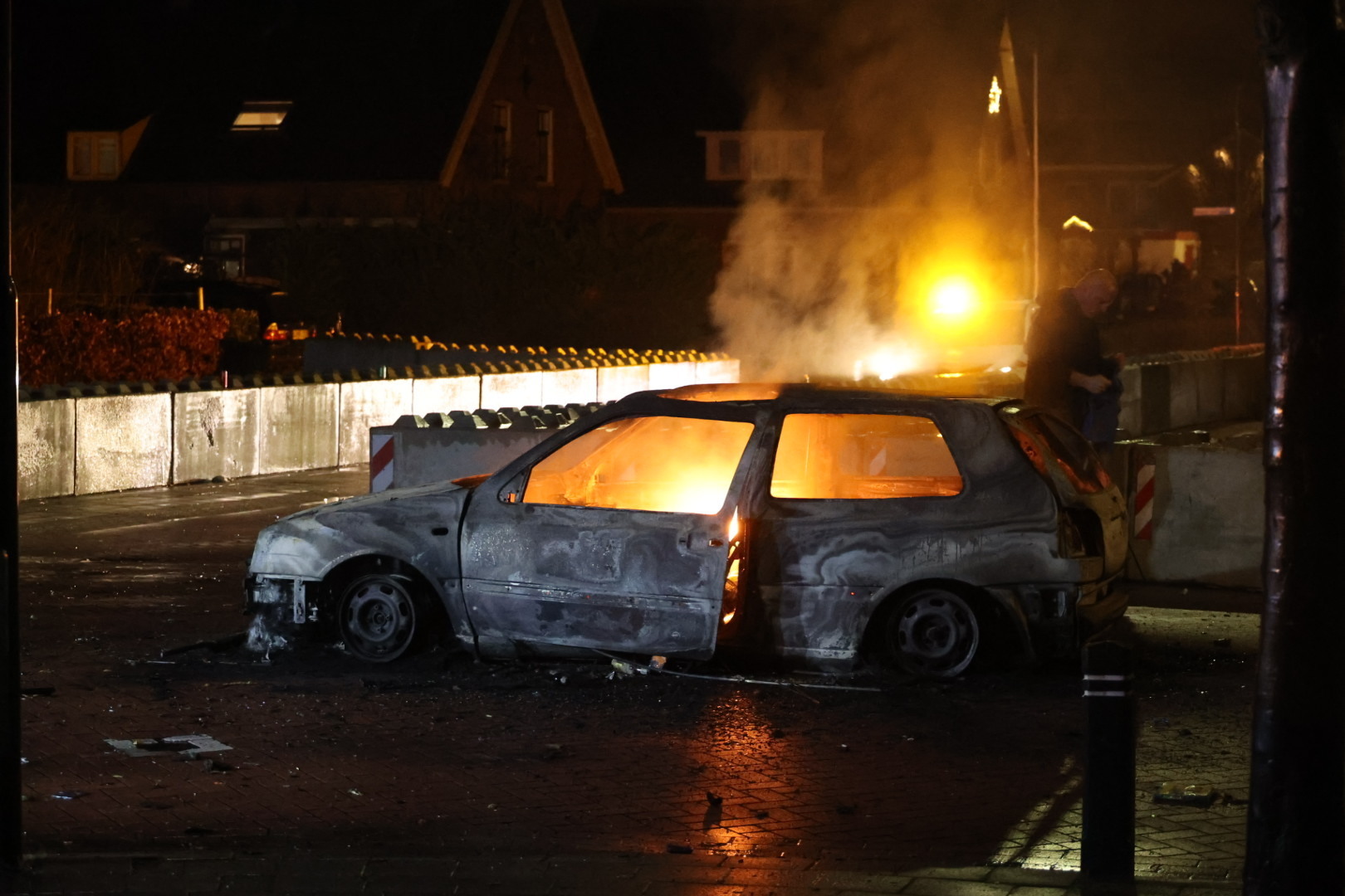 Opnieuw autobrand op berucht kruispunt in Veen