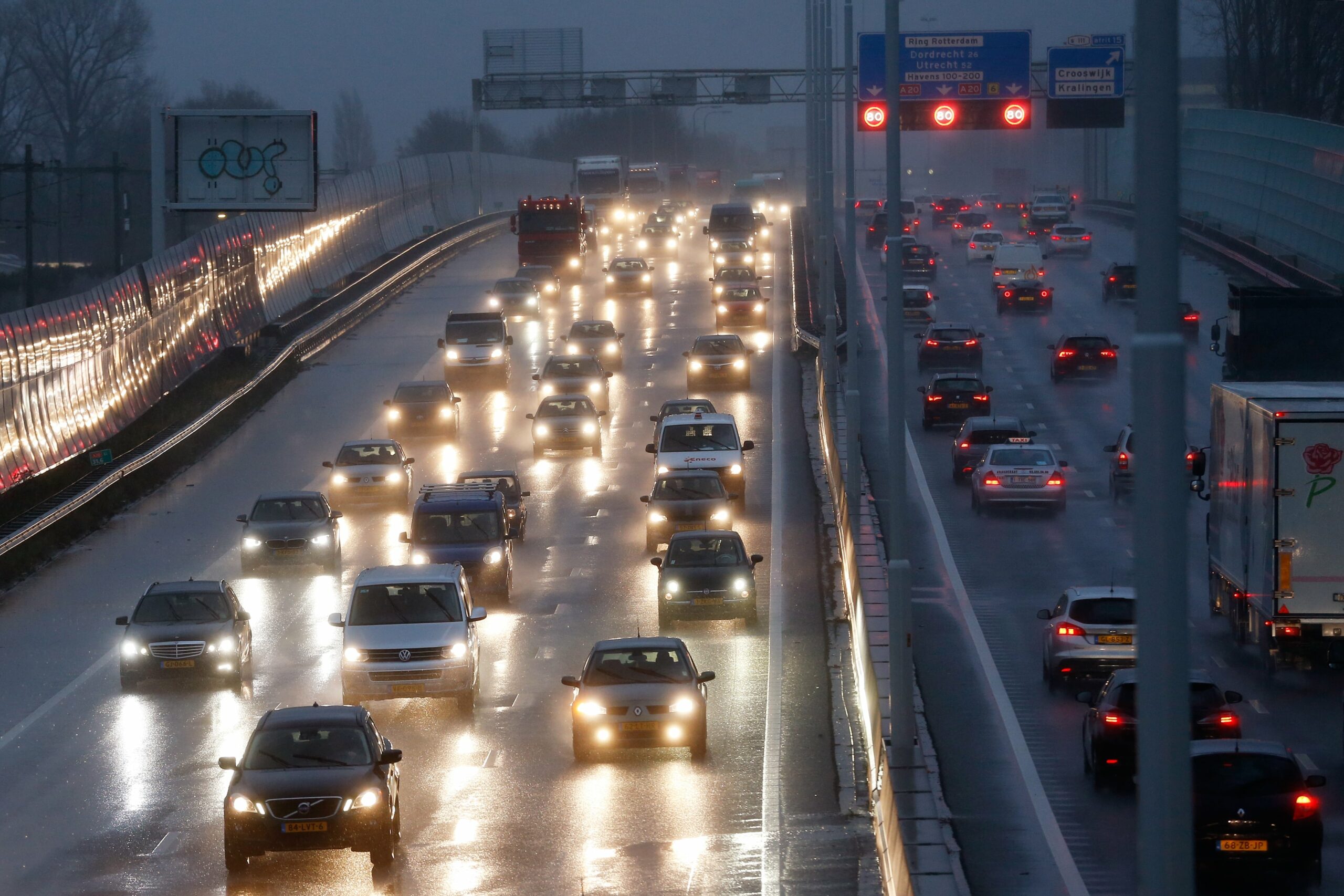 Donderdag zware ochtend- en avondspits verwacht, mogelijk lokaal glad
