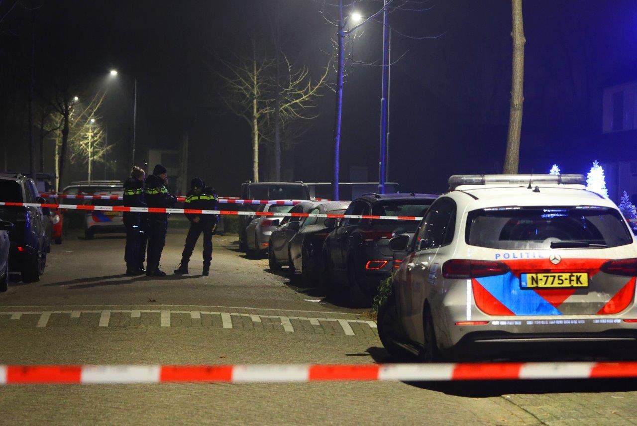 Man met schotwond aangetroffen in woning