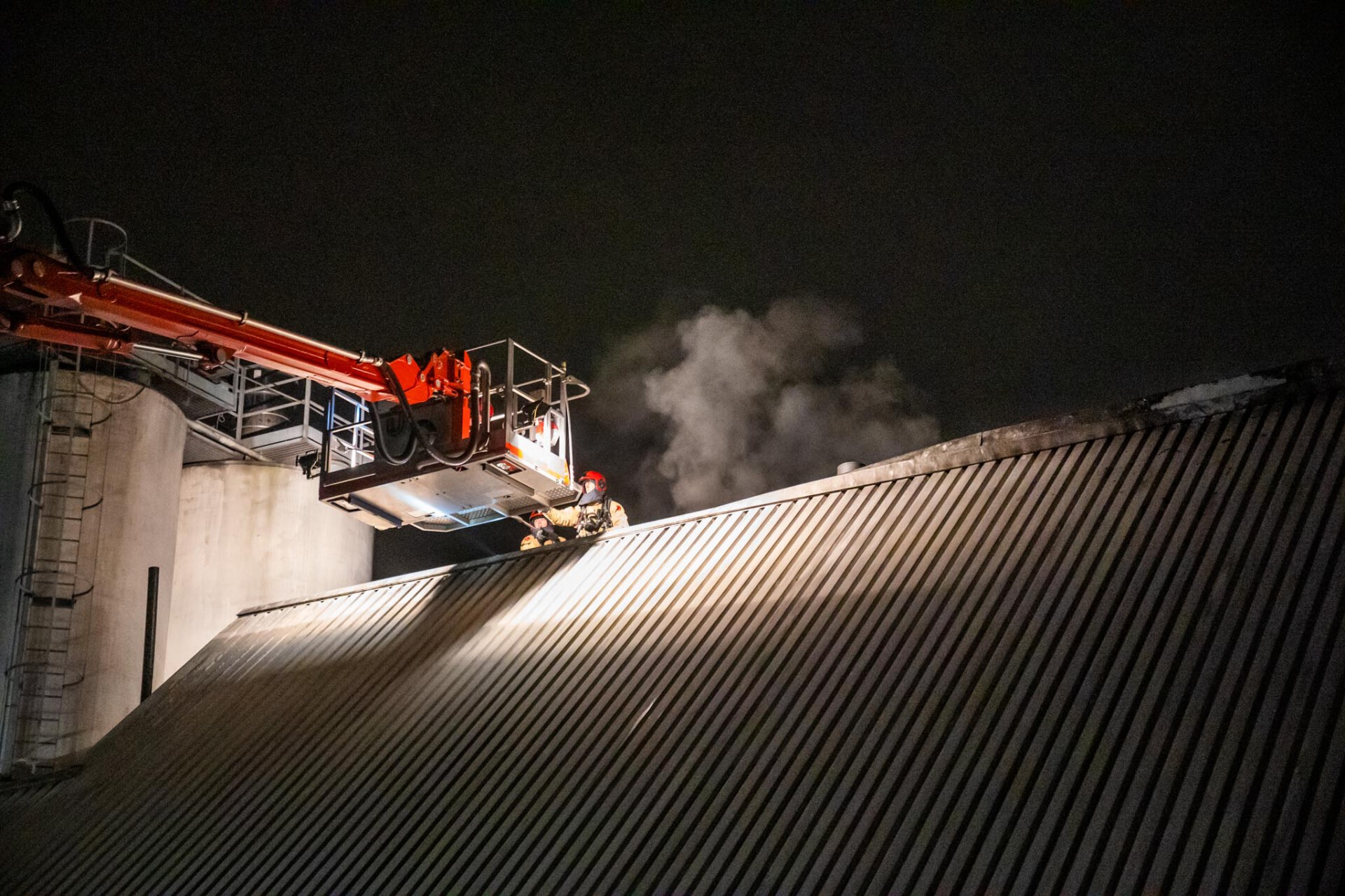 Brand in dak in Eindhoven