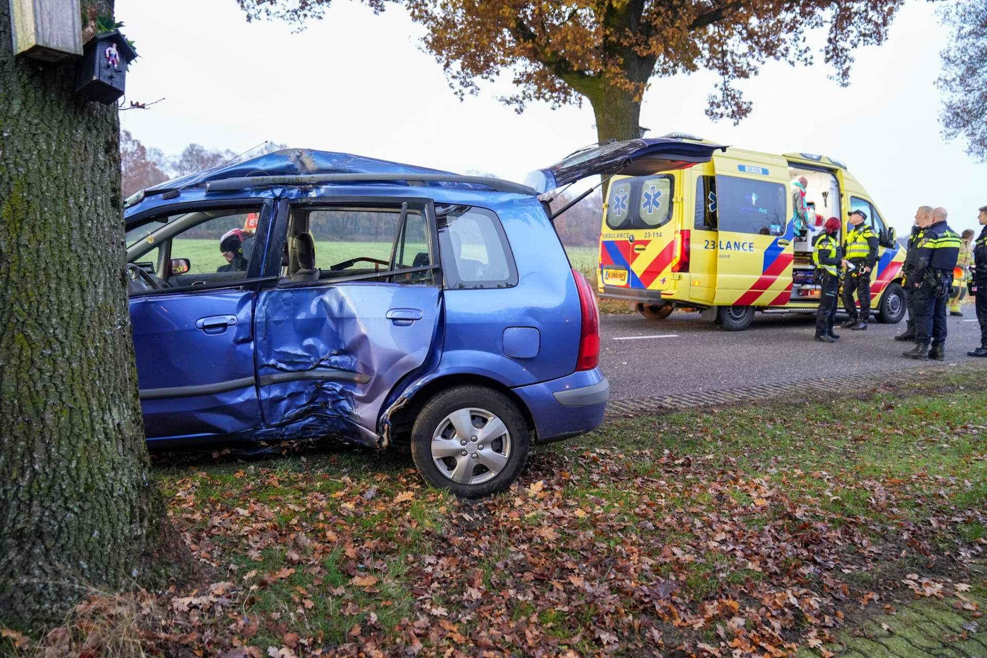 Auto Botst Tegen Boom, Traumahelikopter Ter Plaatse - 112Brabant