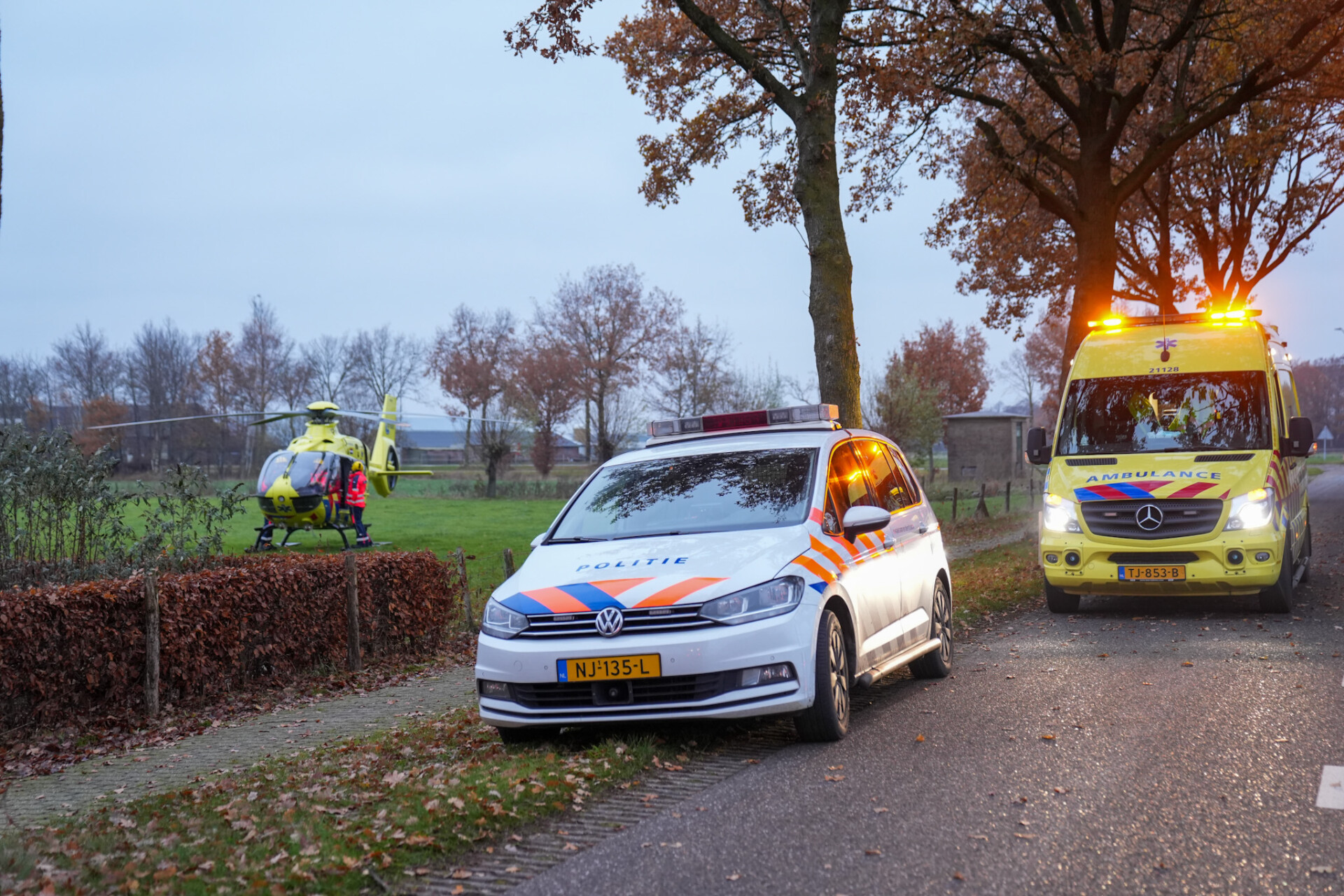 Auto Botst Tegen Boom, Traumahelikopter Ter Plaatse - 112Brabant