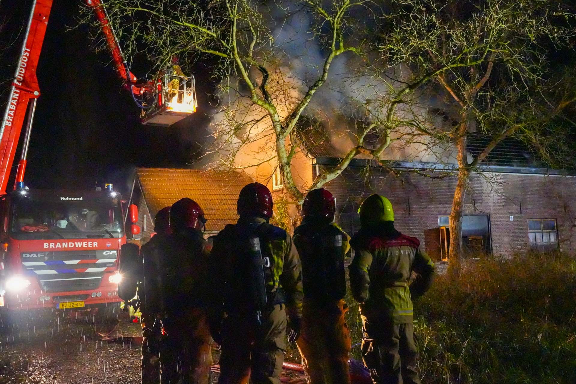 FOTO UPDATE Bewoner wordt tijdig wakker bij brand in woning